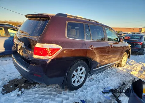 2012 Toyota Highlander Base z USA, uszkodzony, nr VIN 5TDBK3EH4CS102552